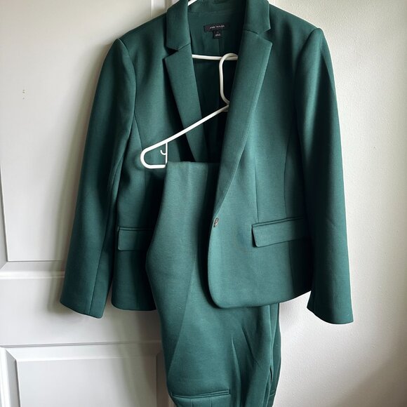 Ann Taylor Pintucked Straight Leg Pant in Double Knit /Straight Pant Sz 16 NWOT - Picture 3 of 10